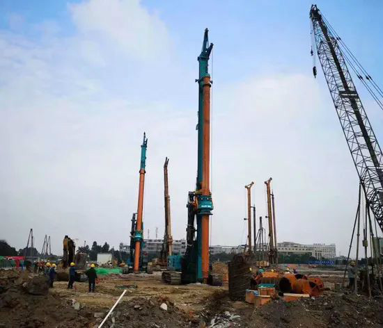 从事基础施工32年的老行家为ezweb易利娱乐平台智能旋挖钻机代言