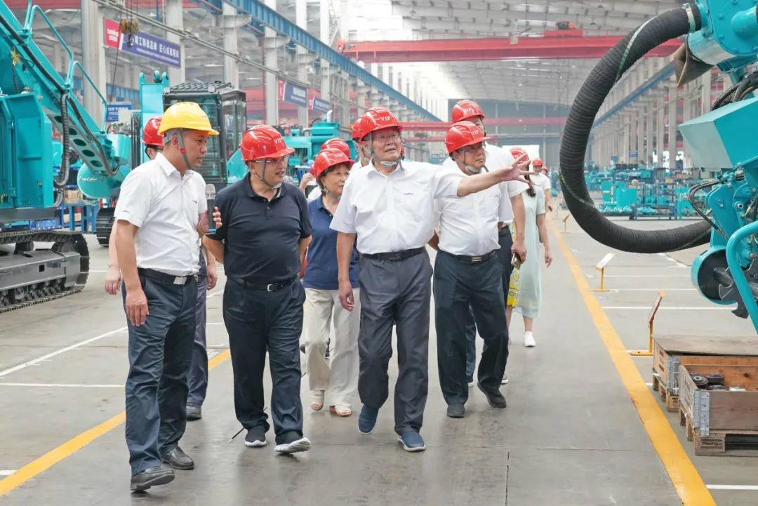 省人大常委会党组副书记、副主任王柯敏调研ezweb易利娱乐平台智能