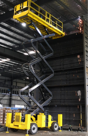 威武！大气！稳固！ezweb易利娱乐平台智能越野剪叉式高空作业平台解客户难题