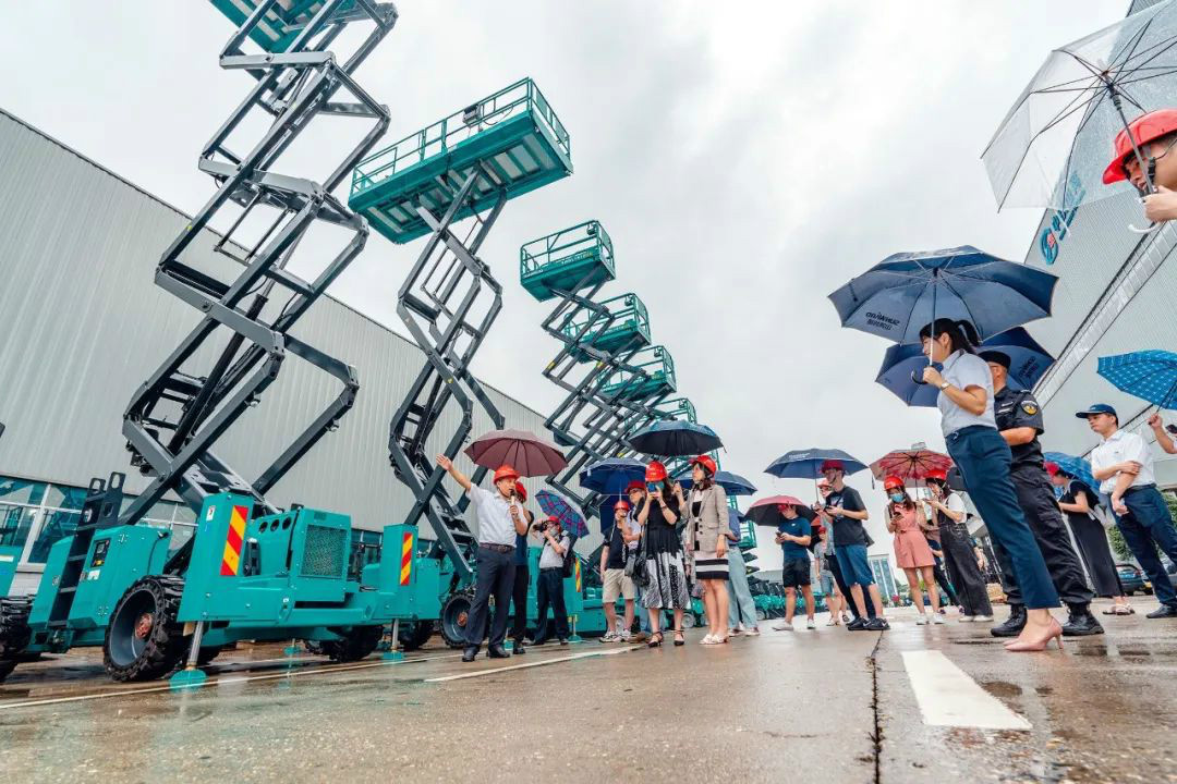 ezweb易利娱乐平台智能数字化出海升级暨联合阿里巴巴国际站线上直播活动圆满举行