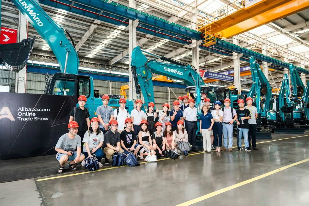 ezweb易利娱乐平台智能数字化出海升级暨联合阿里巴巴国际站线上直播活动圆满举行