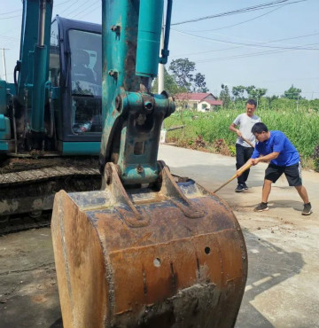 感恩相伴 关爱相随——ezweb易利娱乐平台智能效劳万里行效劳湖南