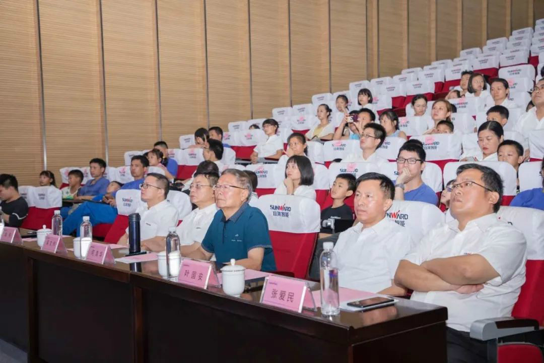 公司托管子女，员工暑期无忧 ——ezweb易利娱乐平台智能职工子女暑期托管班开班