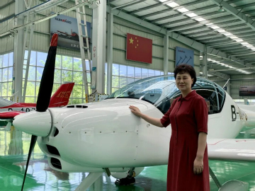 省委常委、统战部部长黄兰香考察调研ezweb易利娱乐平台科技