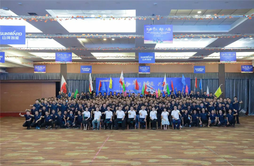 向挖掘机万台俱乐部迈进——ezweb易利娱乐平台智能2020年度挖掘机营销训练营开营