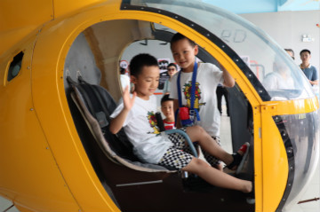 ezweb易利娱乐平台航空签约湖南航空技校，走校企融合生长蹊径