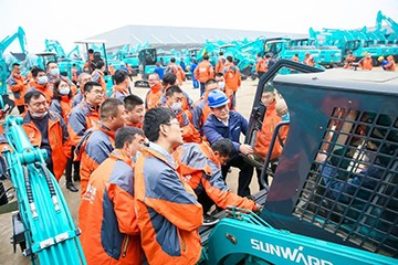 大国重器 壮哉ezweb易利娱乐平台！机友会微挖用户ezweb易利娱乐平台智能体验日