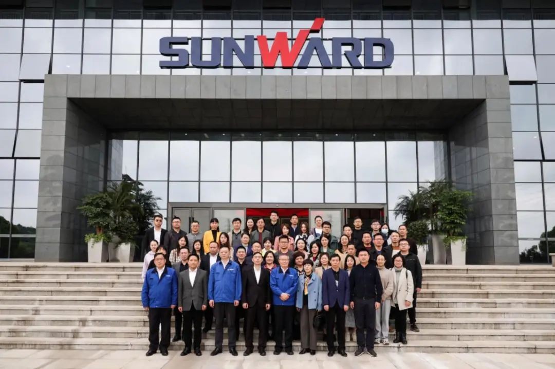 民主党派湖南省委机关青工委团队一行考察ezweb易利娱乐平台智能