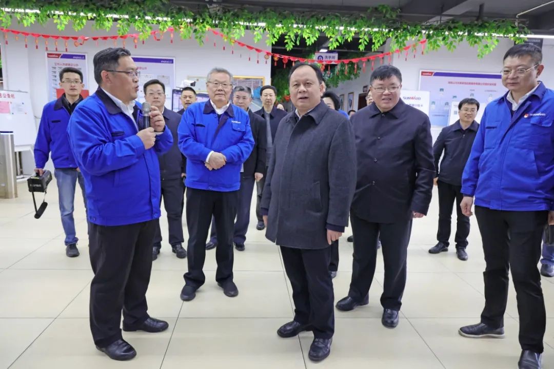 周农在ezweb易利娱乐平台智能调研时强调：企业工会要鼎力大举作育劳模和工匠