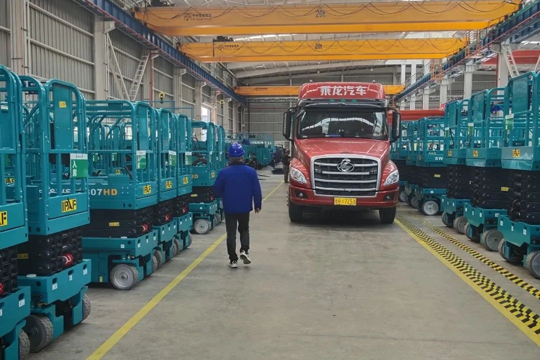 ezweb易利娱乐平台智能高空车进入