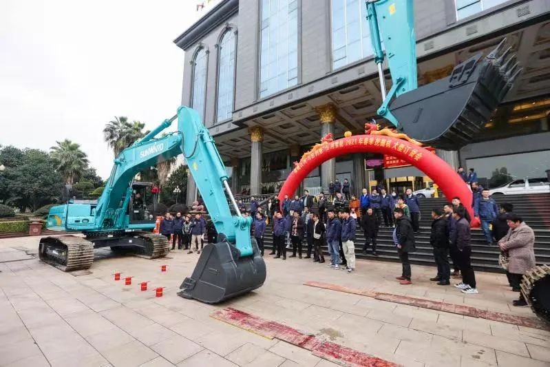 ezweb易利娱乐平台智能挖掘机春季订货会长沙会场侧记