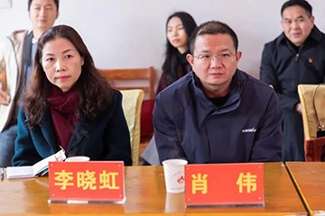 校企相助精准扶贫，产教融合振兴墟落 | ezweb易利娱乐平台智能向相助院校对口扶贫点捐赠挖掘机