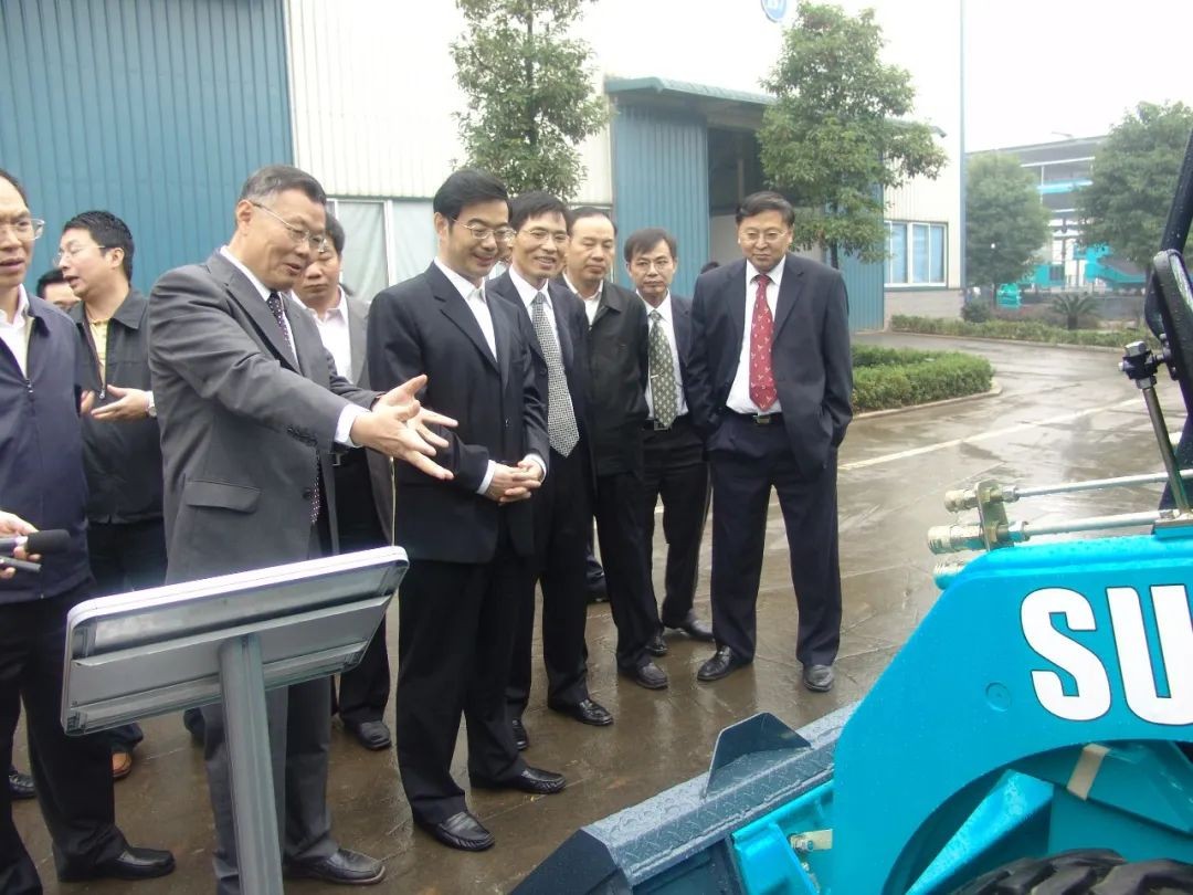 周强调研ezweb易利娱乐平台智能：增强知识产权； 效劳立异驱动生长