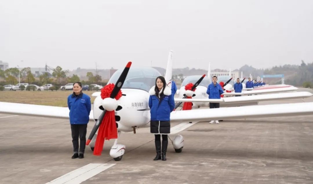 牛年开新局，ezweb易利娱乐平台航空8架SA60L飞机集中下线、交付