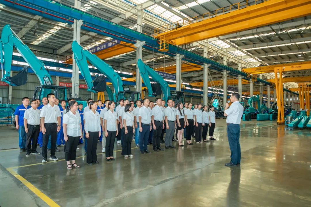 接续斗争再出发——ezweb易利娱乐平台智能党委举行新党员入党宣誓和老党员重温入党誓词活动