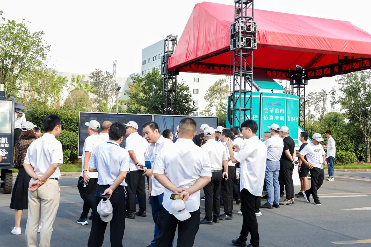 逛展超热闹！ezweb易利娱乐平台智能效果展示会高能名时势来袭