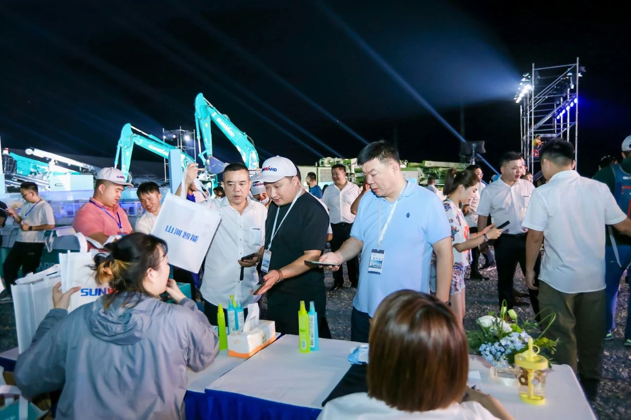 逛展超热闹！ezweb易利娱乐平台智能效果展示会高能名时势来袭