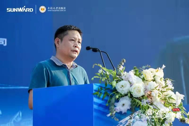 《何清华潜心机械五十年》新书宣布，背后尚有这些故事
