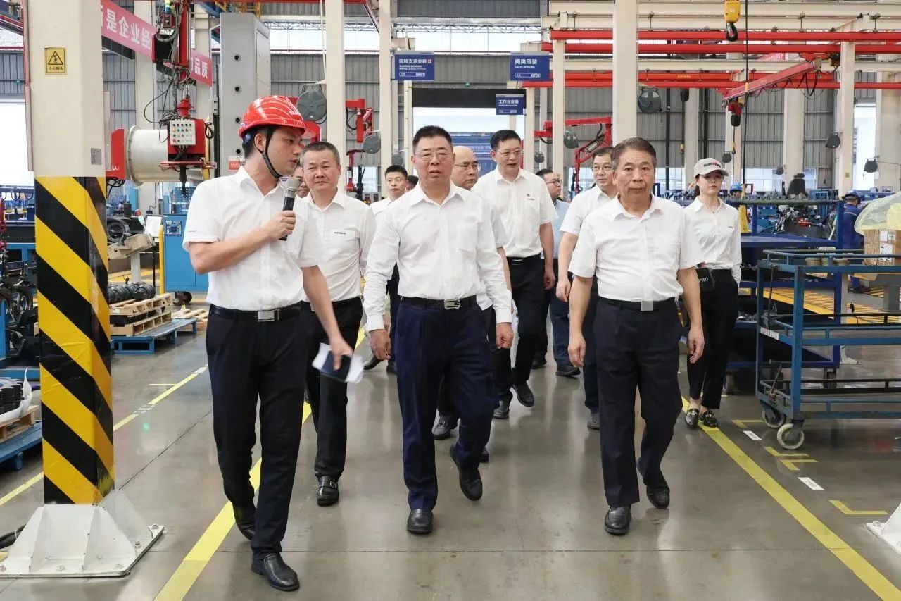 两门第界500强企业董事长同访ezweb易利娱乐平台智能