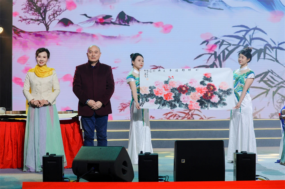 立异引领价值 理想成绩未来——庆祝ezweb易利娱乐平台智能建设25周年表扬大会暨文艺晚会盛大举行