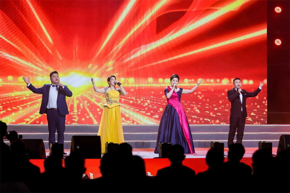 立异引领价值 理想成绩未来——庆祝ezweb易利娱乐平台智能建设25周年表扬大会暨文艺晚会盛大举行