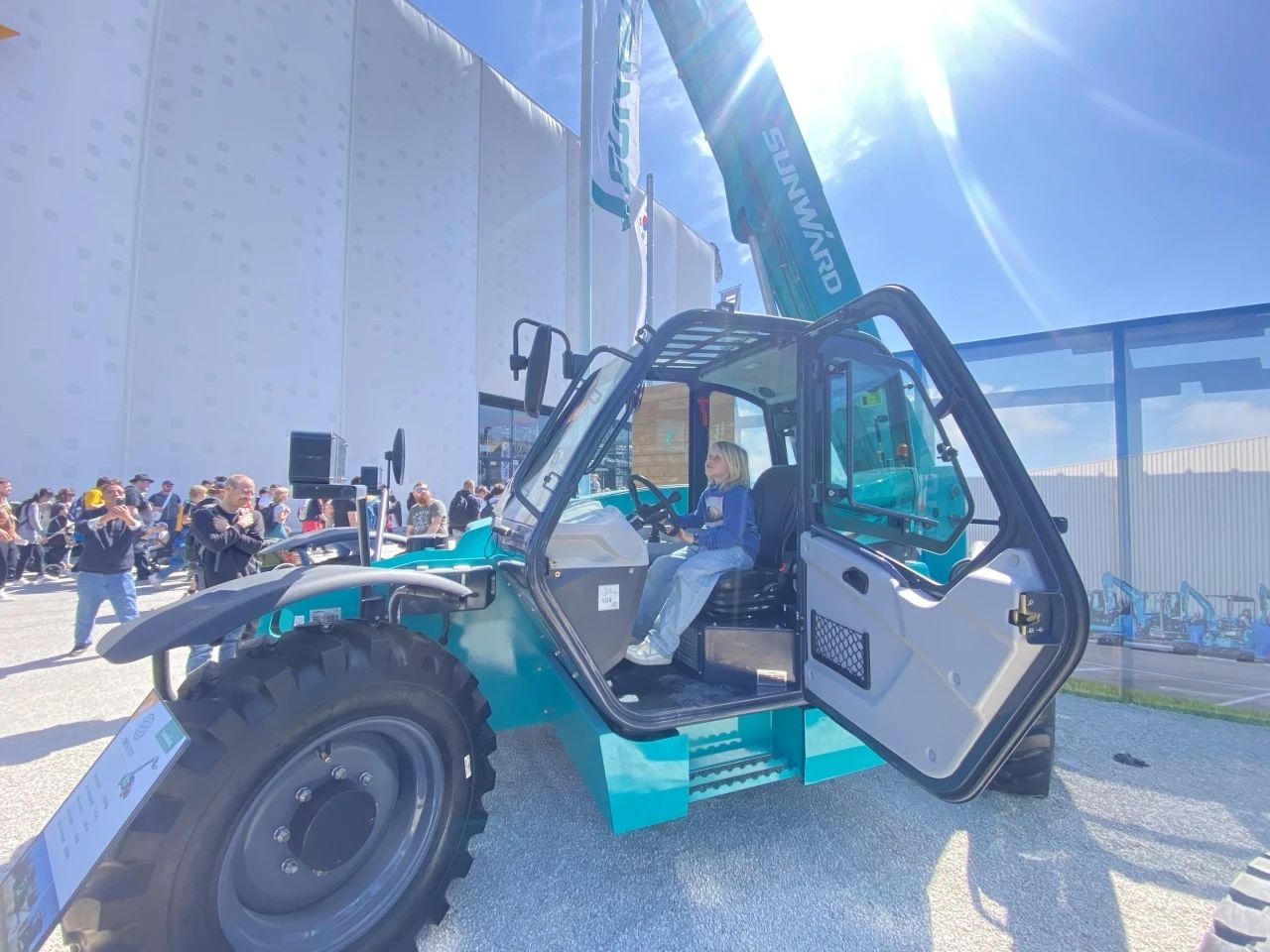ezweb易利娱乐平台智能高空机械闪灼Bauma 2025！ 新能源手艺与立异产品获全球瞩目