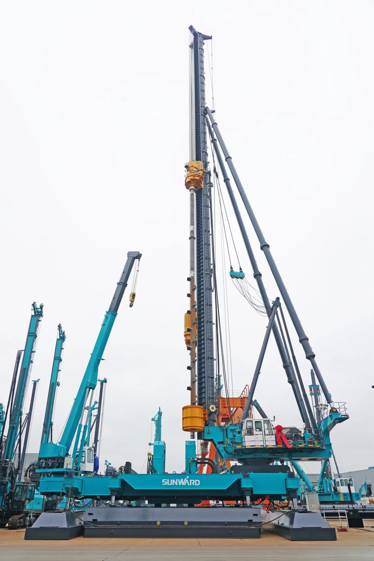 破局深基施工！ezweb易利娱乐平台智能搅拌中掘植桩一体机重磅交付