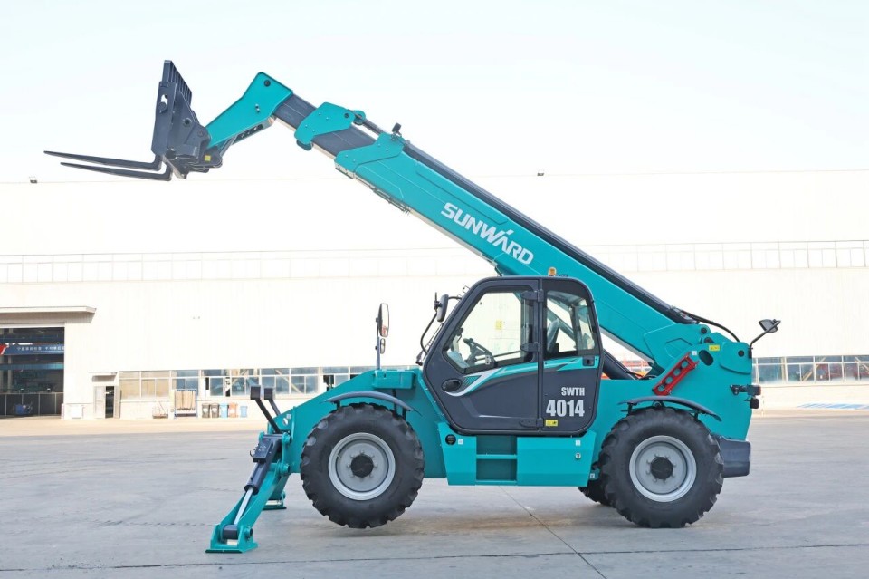 高端机型“双箭齐发”！ezweb易利娱乐平台智能两款伸缩臂叉装车乐成下线