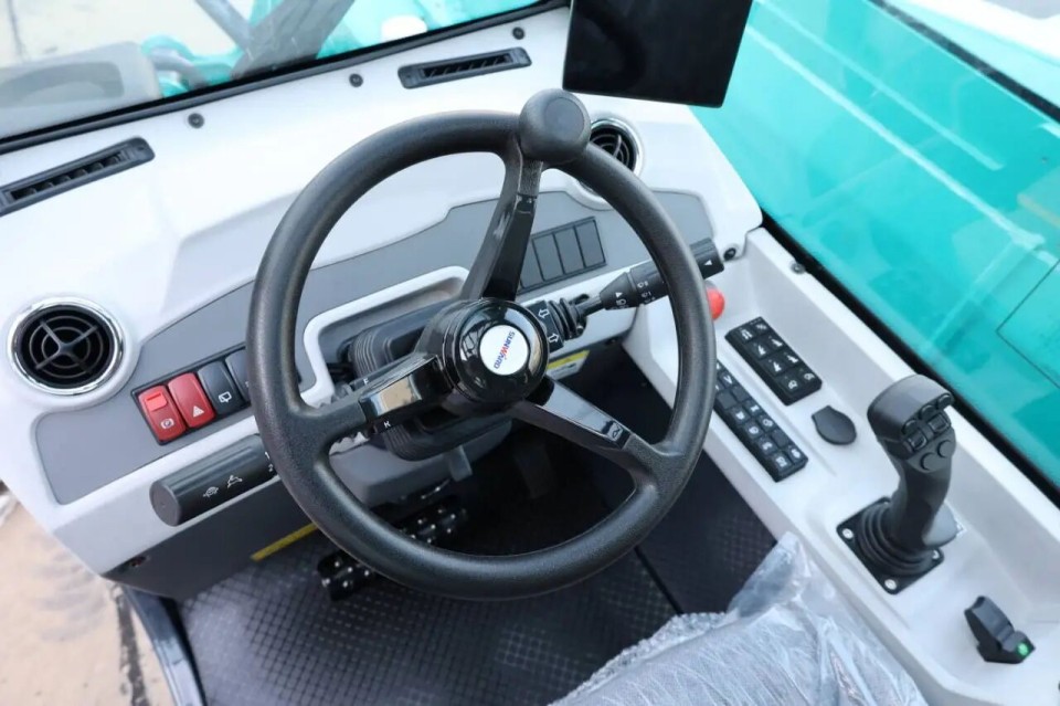 高端机型“双箭齐发”！ezweb易利娱乐平台智能两款伸缩臂叉装车乐成下线