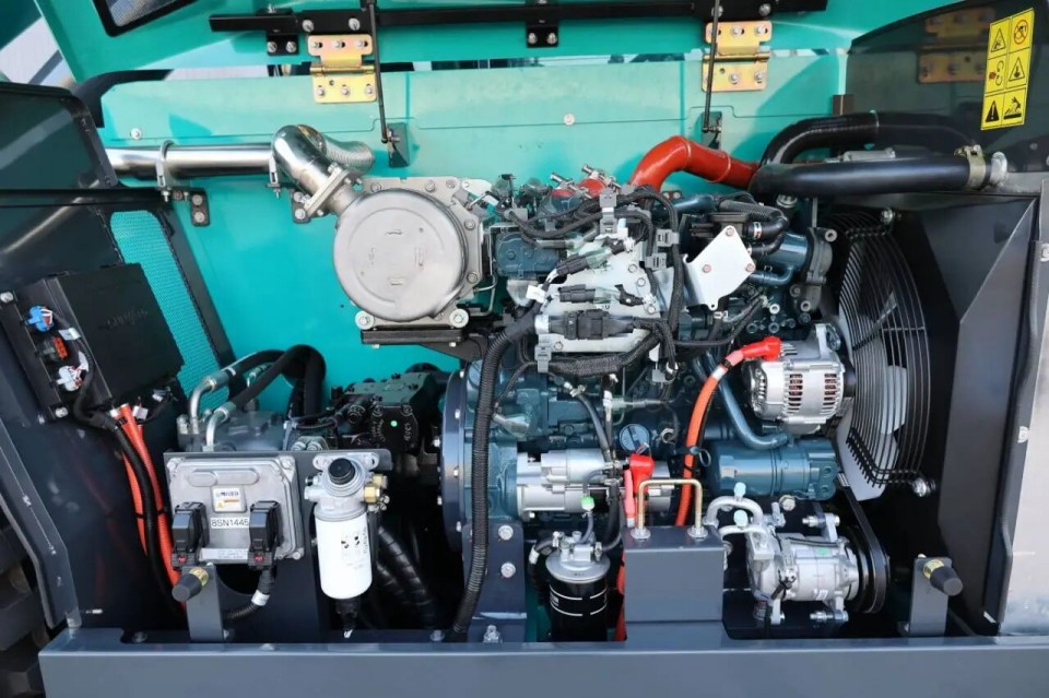 高端机型“双箭齐发”！ezweb易利娱乐平台智能两款伸缩臂叉装车乐成下线