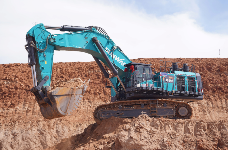 立异引领，实力见证！ezweb易利娱乐平台智能明星产品荣登“2025工程机械TOP10年度榜”