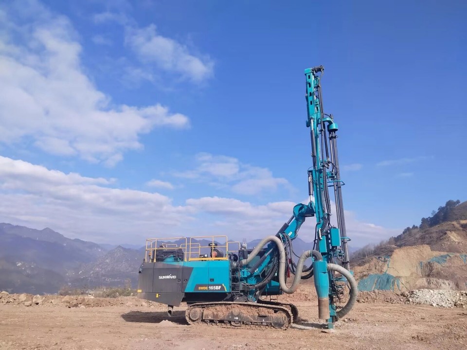 立异引领，实力见证！ezweb易利娱乐平台智能明星产品荣登“2025工程机械TOP10年度榜”