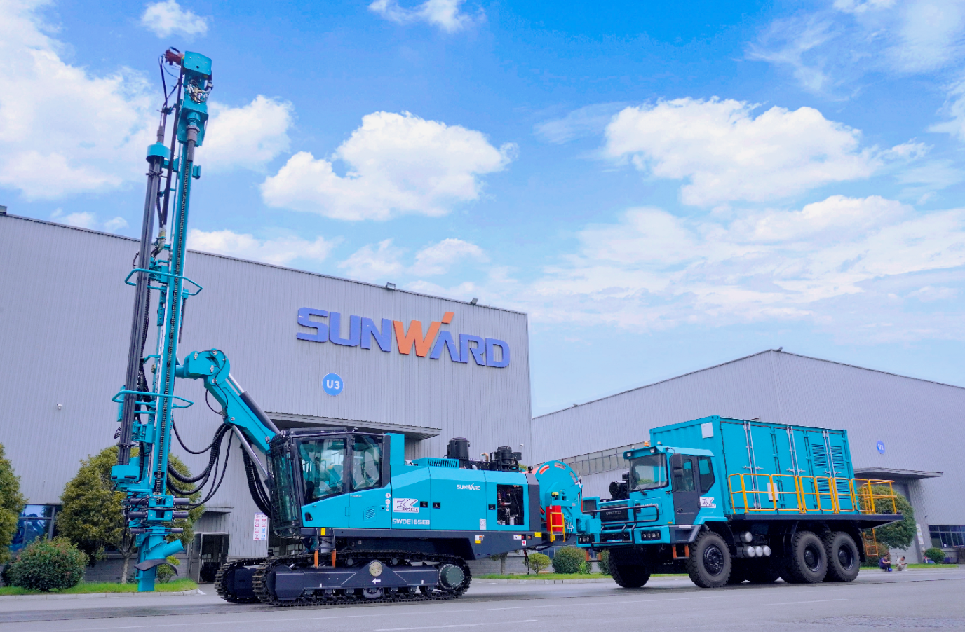 ezweb易利娱乐平台智能SWDE165EB电动潜孔钻机重磅下线，开启绿色钻爆新时代