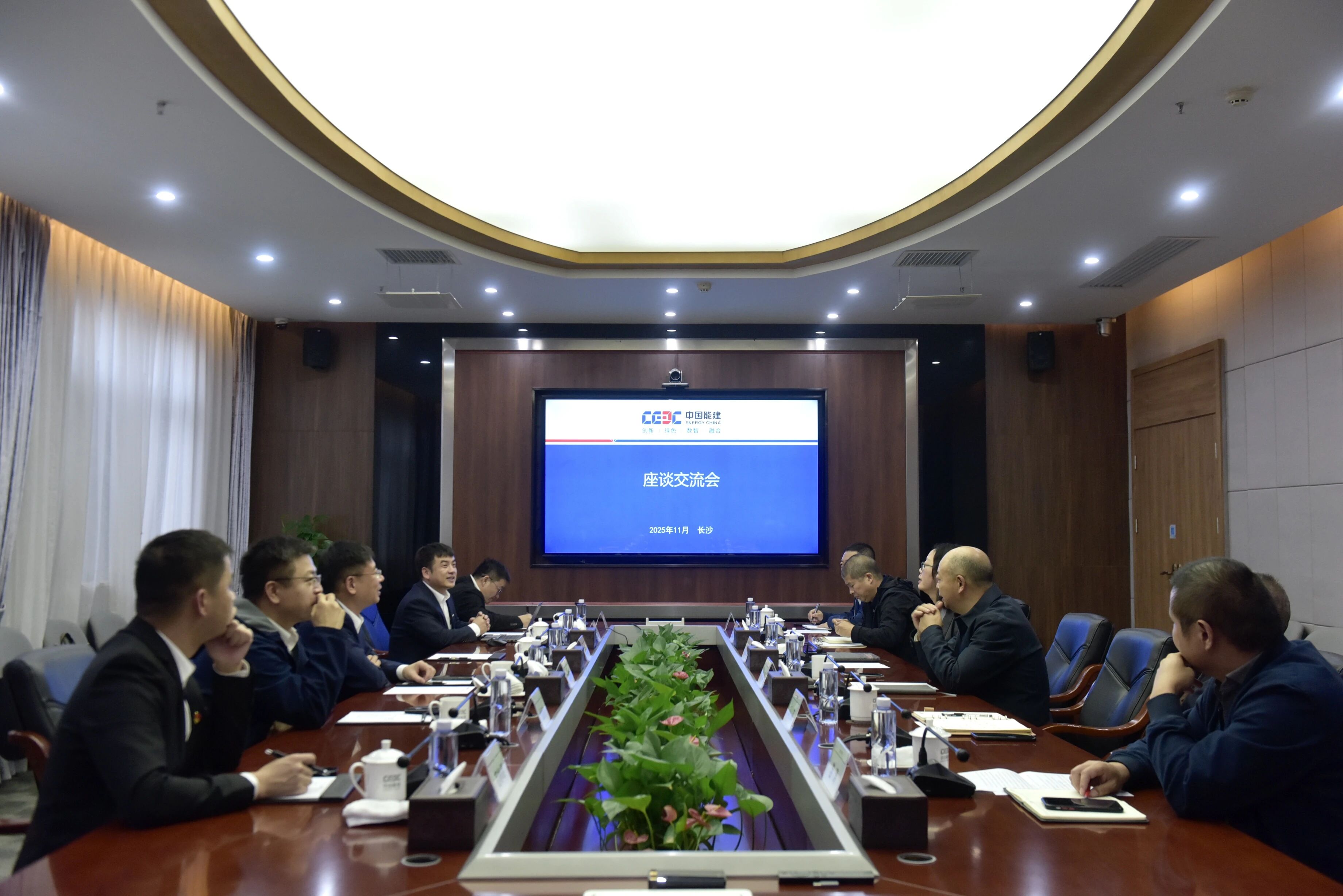 ezweb易利娱乐平台智能与易普力开展座谈交流，谱写互利共赢新篇章