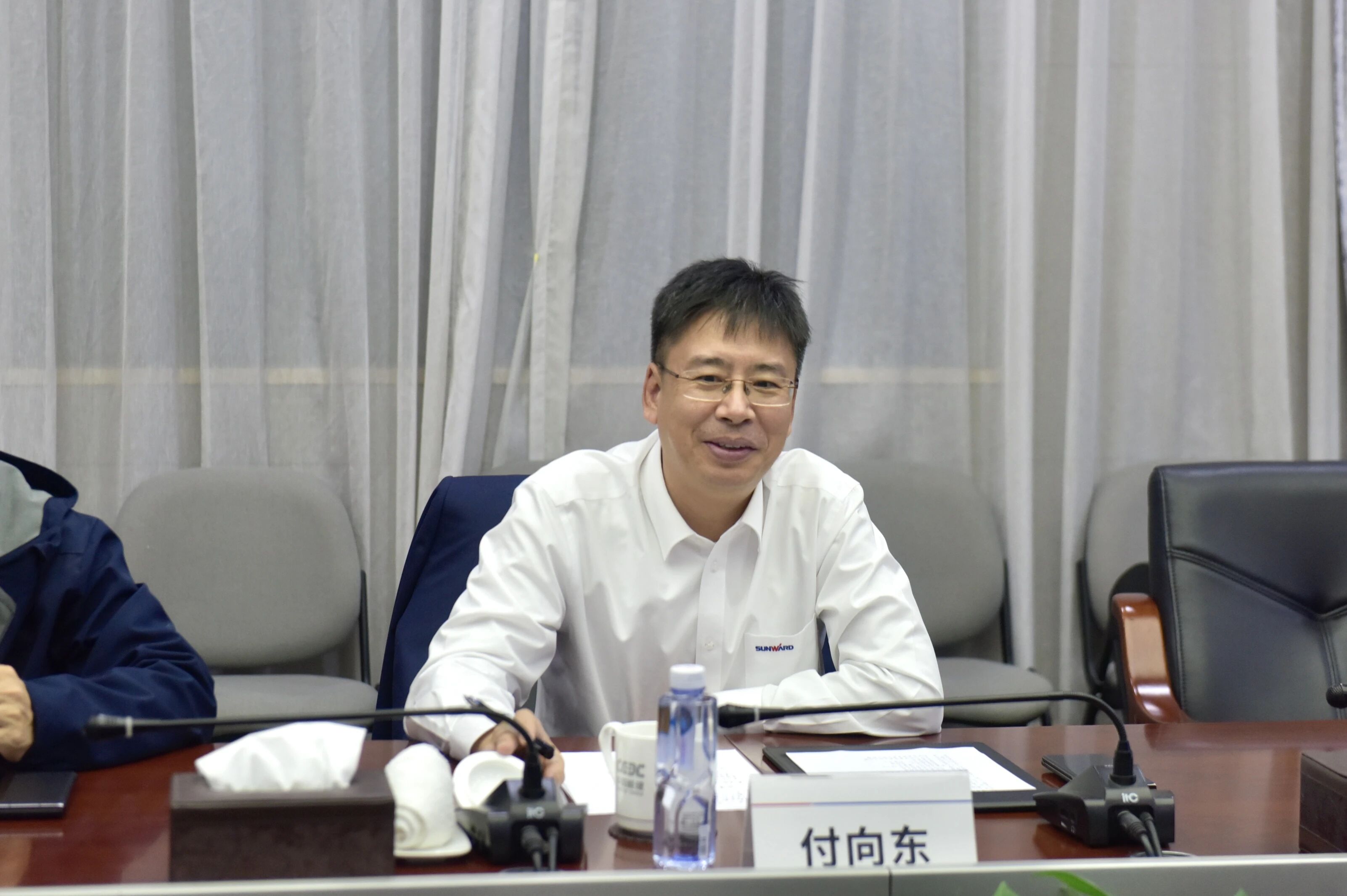 ezweb易利娱乐平台智能与易普力开展座谈交流，谱写互利共赢新篇章