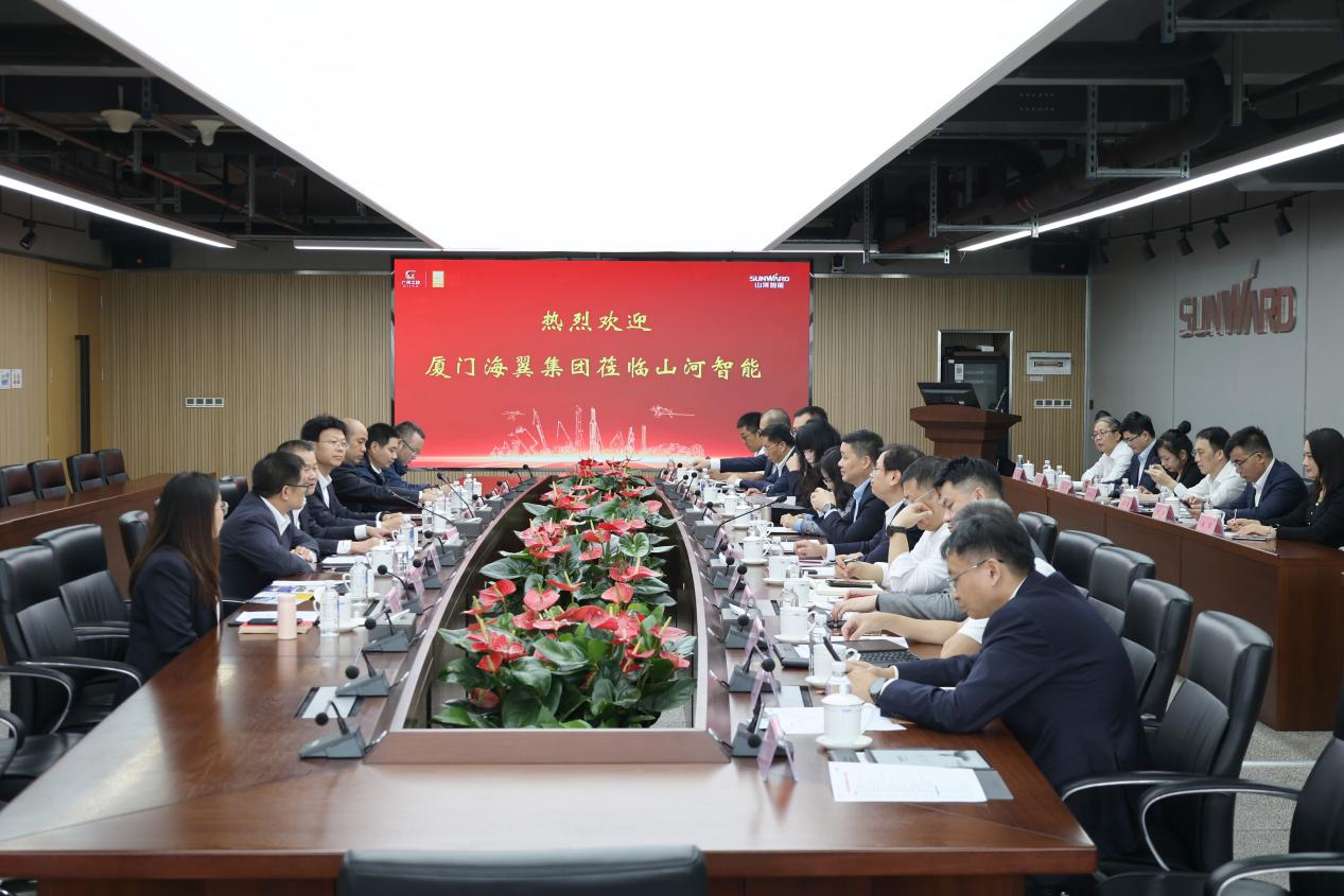 厦门海翼集团总司理金中权到访ezweb易利娱乐平台智能