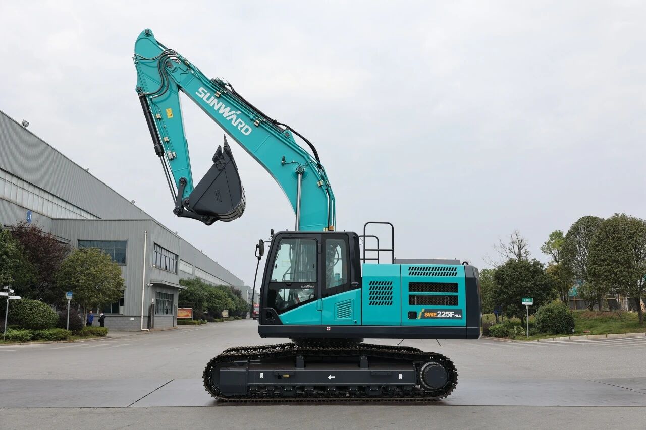 “双子星”闪灼！ezweb易利娱乐平台智能两款履带式液压挖掘机乐成下线