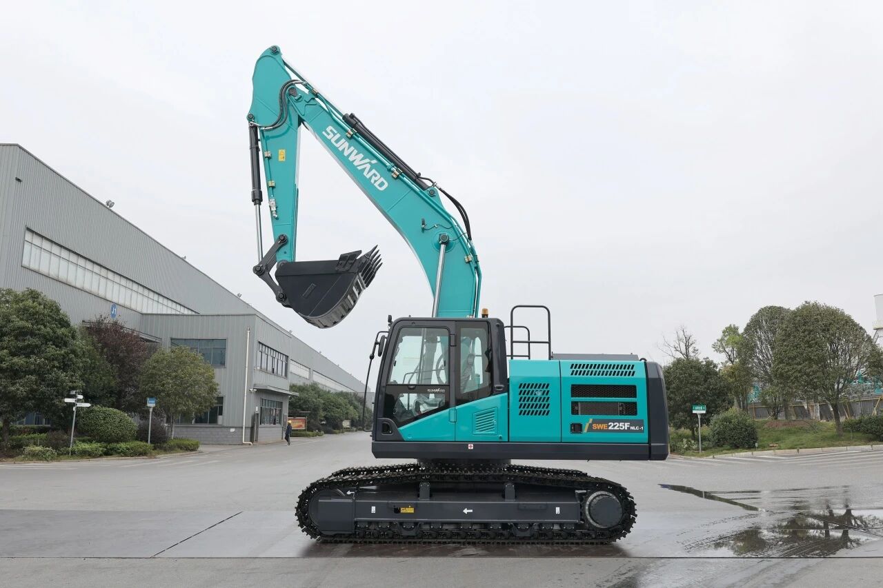 “双子星”闪灼！ezweb易利娱乐平台智能两款履带式液压挖掘机乐成下线